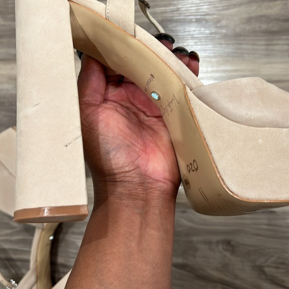 Venita Aspen for Gianni Bini - Suede Tan Platform Sandals - Picture 13 of 16